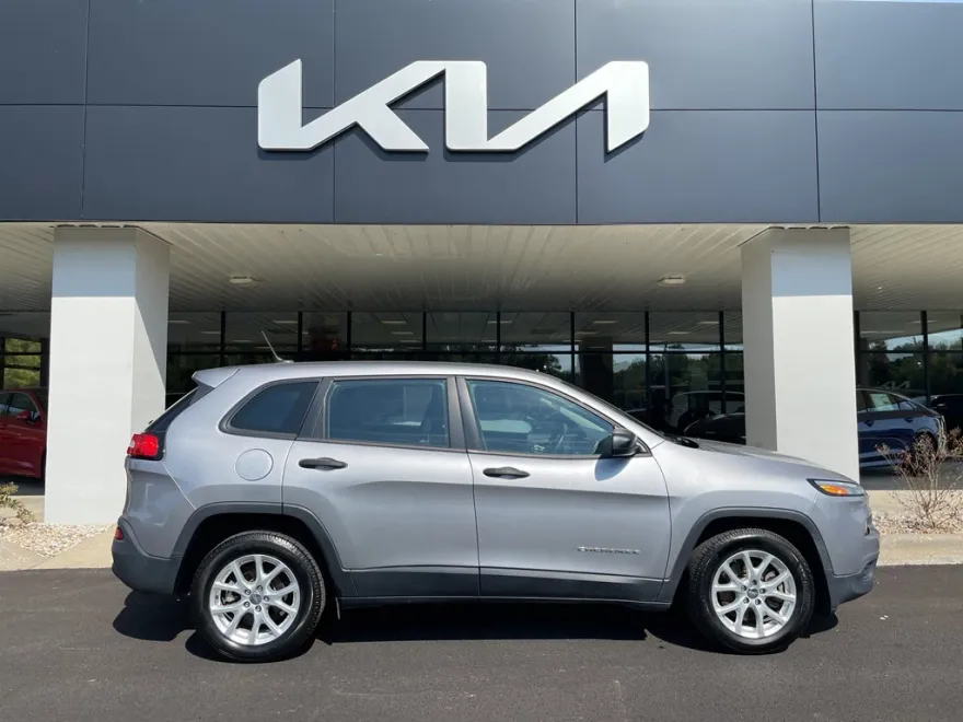 2017 Jeep Cherokee Sport photo 1