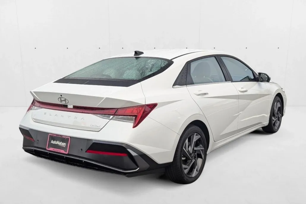 2024 Hyundai Elantra Limited photo 1
