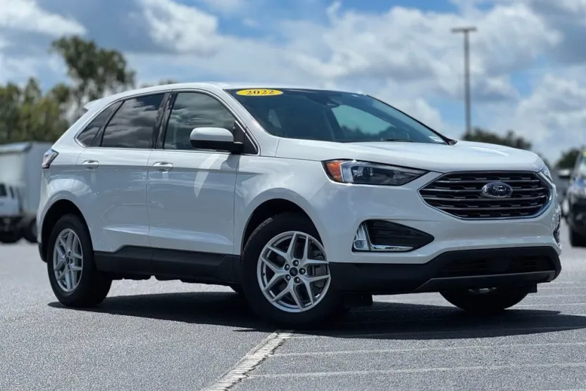 2022 Ford Edge SEL photo 1