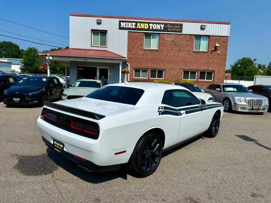 2020 Dodge Challenger SXT photo 6