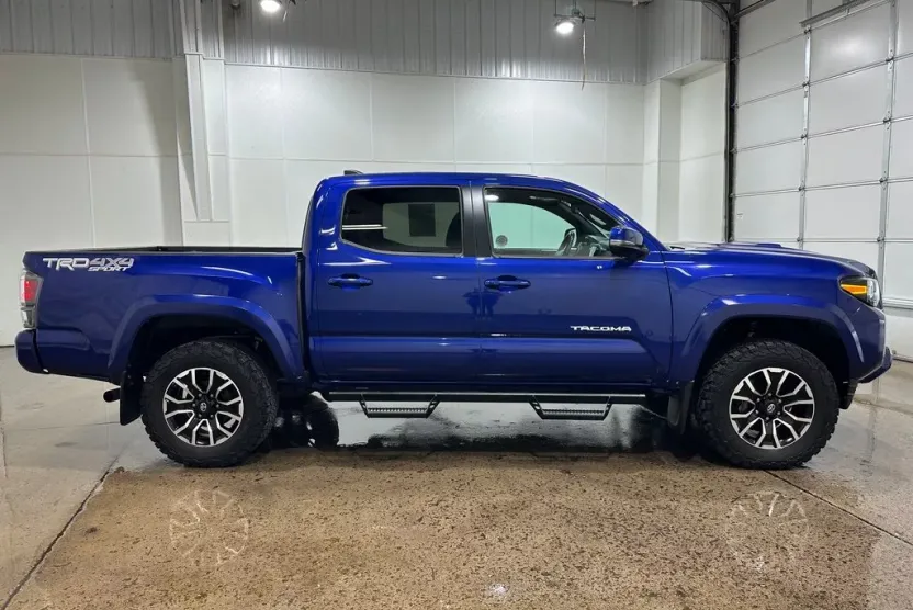 2022 Toyota Tacoma TRD Off-Road V6 photo 1