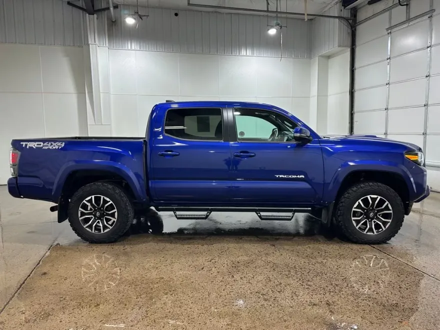 2022 Toyota Tacoma TRD Off-Road V6 photo 1