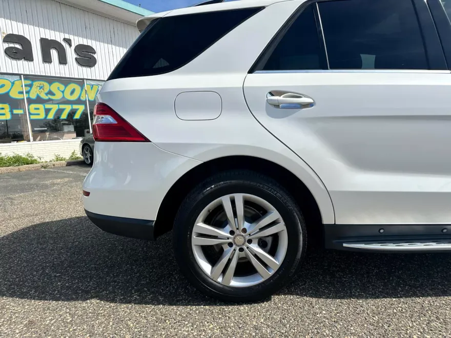 2015 Mercedes Benz ML 4MATIC 350 photo 11