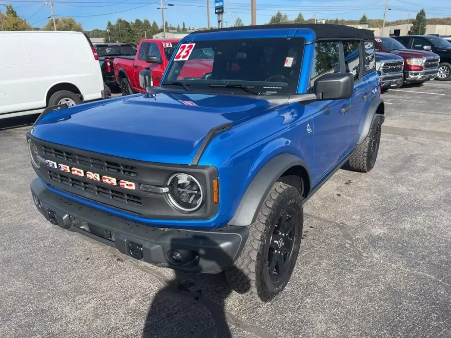2023 Ford Bronco Black Diamond photo 1
