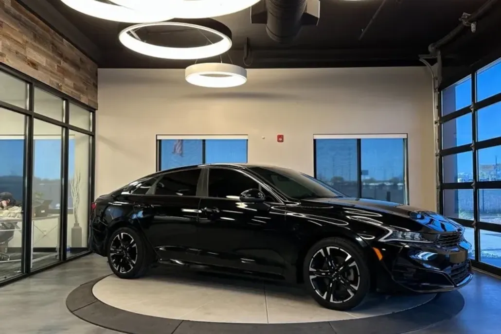 2022 Kia K5 GT-Line photo 1