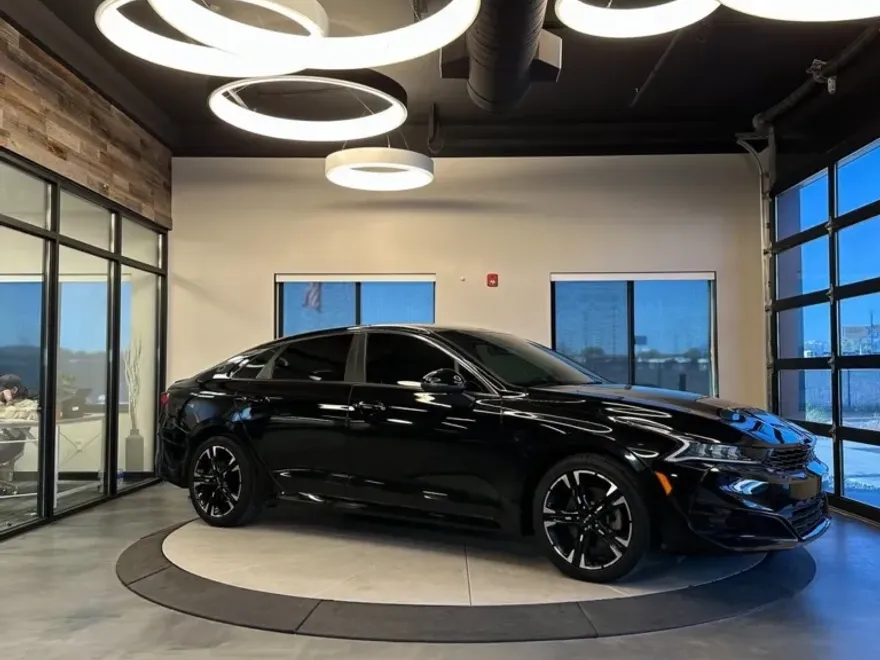 2022 Kia K5 GT-Line photo 1