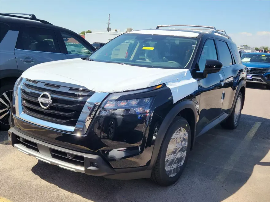 2025 Nissan Pathfinder SL photo 1