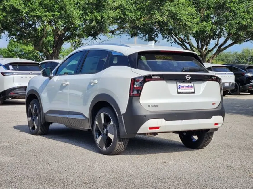 2025 Nissan Kicks SR photo 1
