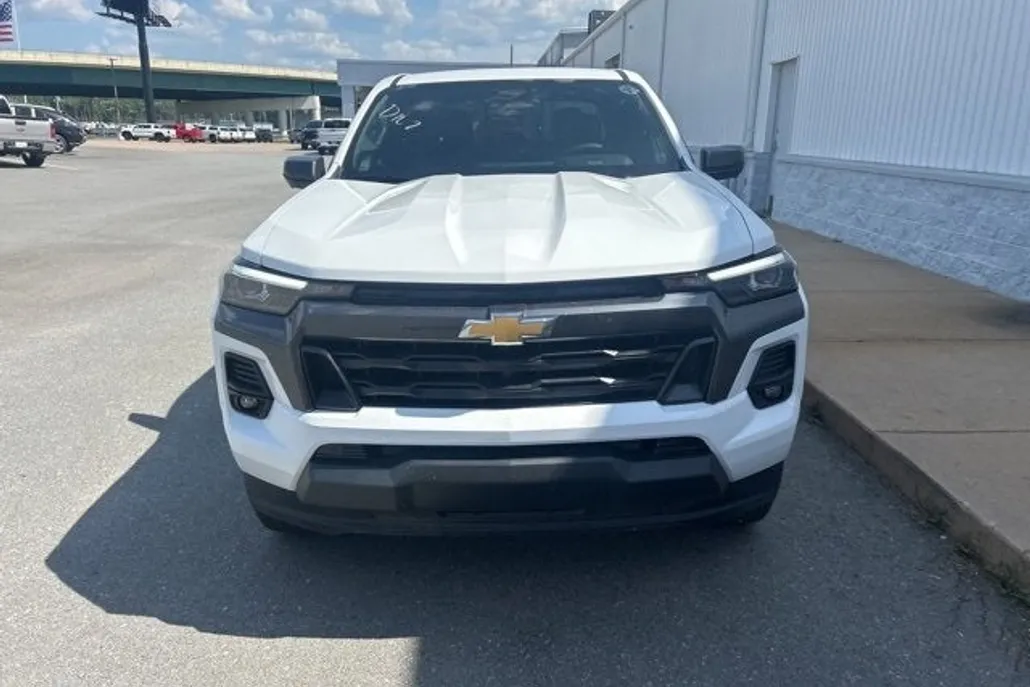 2026 Chevrolet Colorado LT photo 1