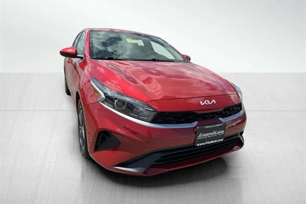 2023 Kia Forte LXS photo 1