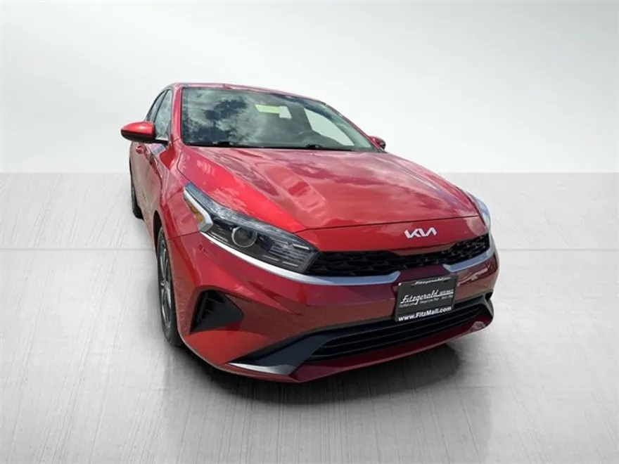 2023 Kia Forte LXS photo 1