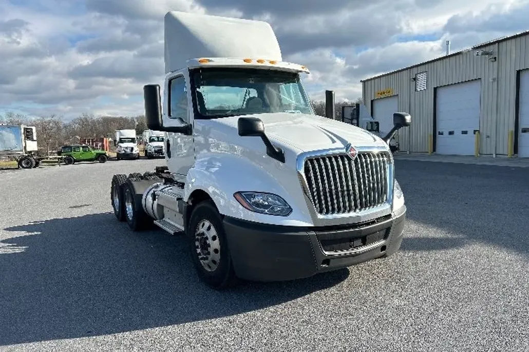 2019 International LT625 LT photo 1