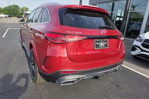 2025 Mercedes Benz GLC 300 photo 3