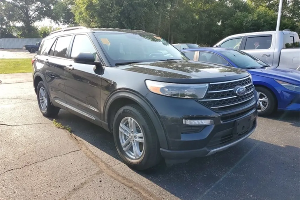 2022 Ford Explorer XLT photo 1