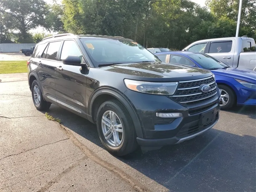 2022 Ford Explorer XLT photo 1