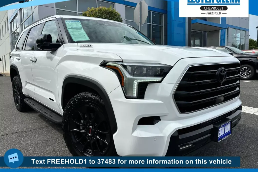2024 Toyota Sequoia SR5 photo 1