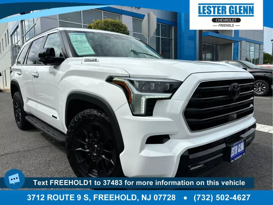 2024 Toyota Sequoia SR5 photo 1