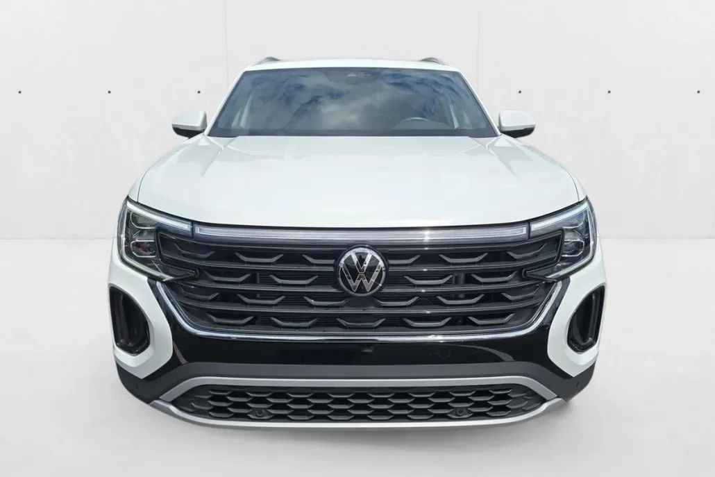 2025 Volkswagen Atlas Cross Sport SE Technology photo 1