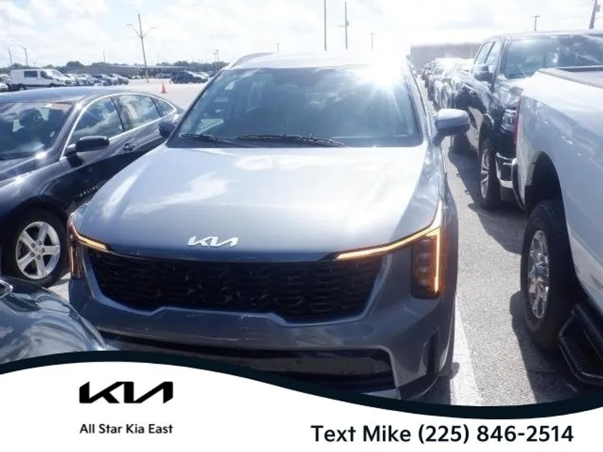 2024 Kia Sorento S photo 1