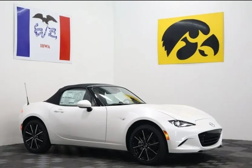 2024 Mazda MX-5 Miata Miata Grand Touring photo 1