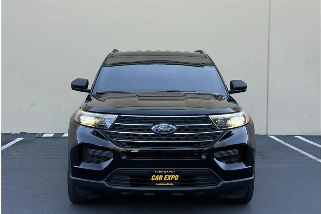2022 Ford Explorer XLT Sport photo 1