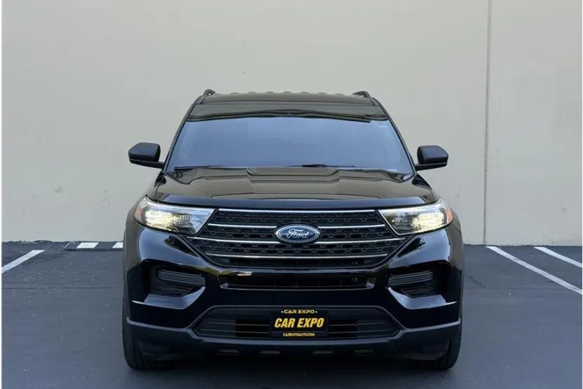 2022 Ford Explorer XLT Sport photo 1