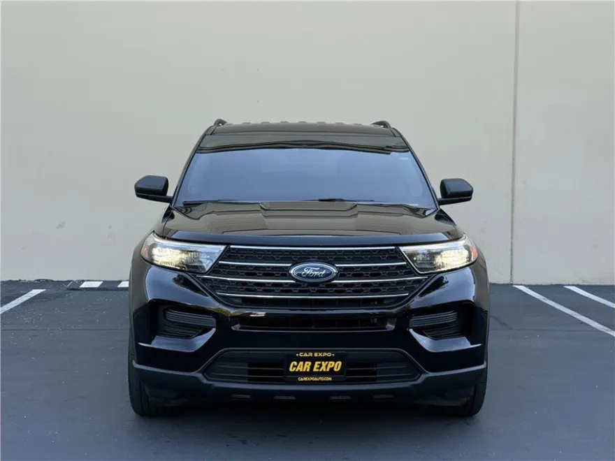 2022 Ford Explorer XLT Sport photo 1