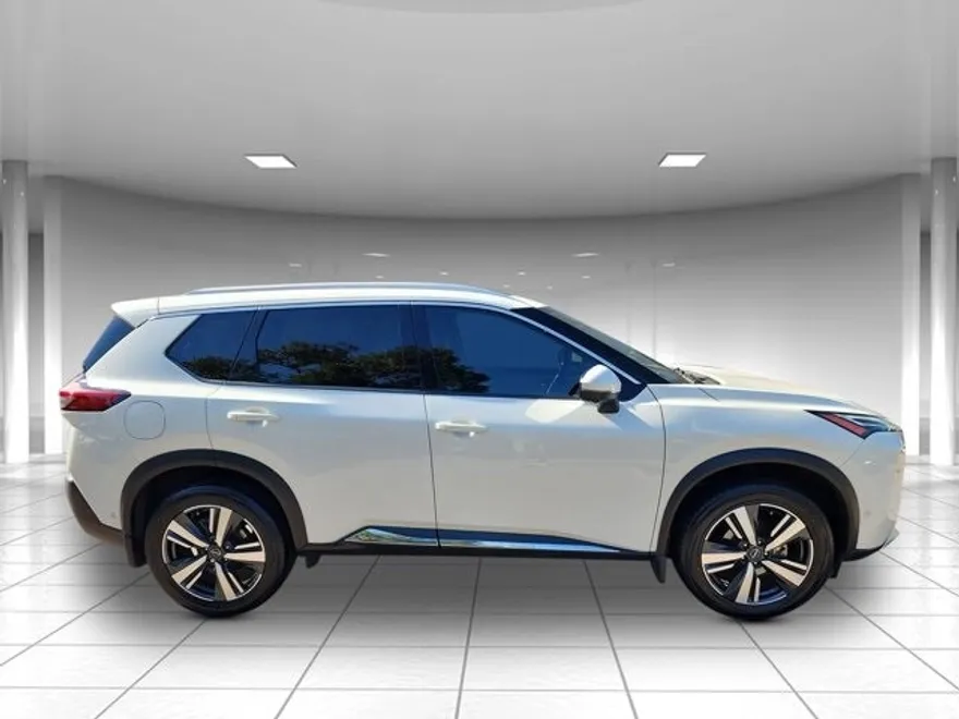 2023 Nissan Rogue Platinum photo 1