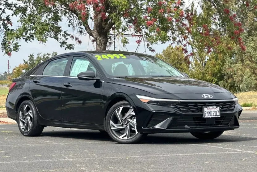 2024 Hyundai Elantra Hybrid Limited photo 1
