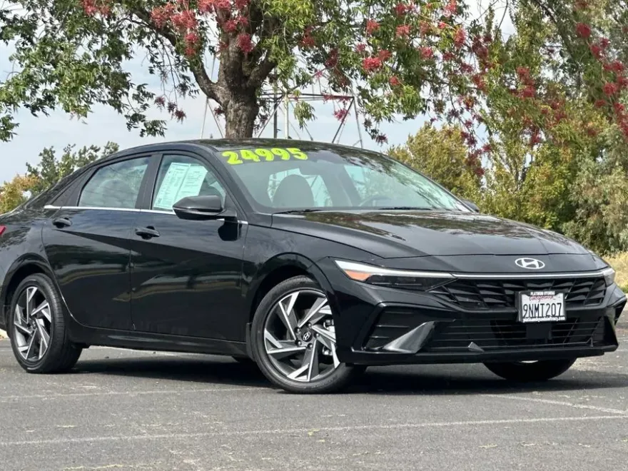 2024 Hyundai Elantra Hybrid Limited photo 1