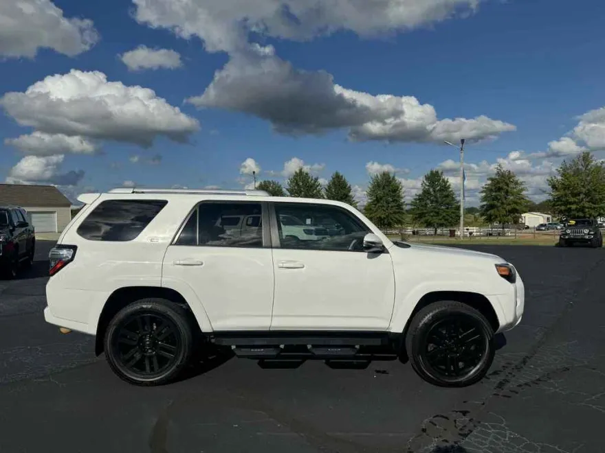 2015 Toyota 4Runner SR5 Premium photo 1
