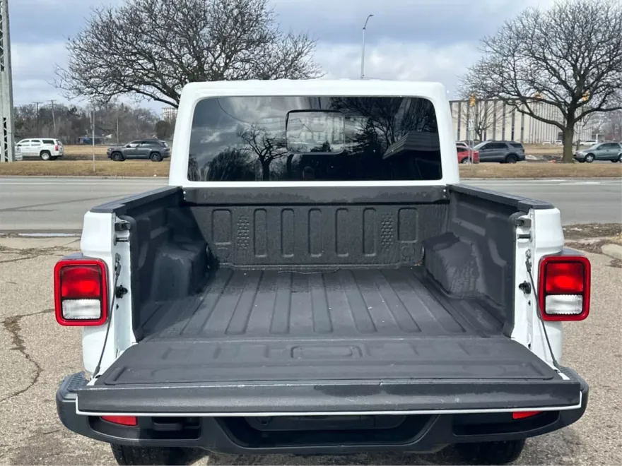 2023 Jeep Gladiator Overland photo 13
