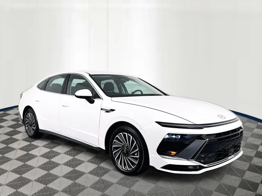 2025 Hyundai Sonata Hybrid SEL photo 1