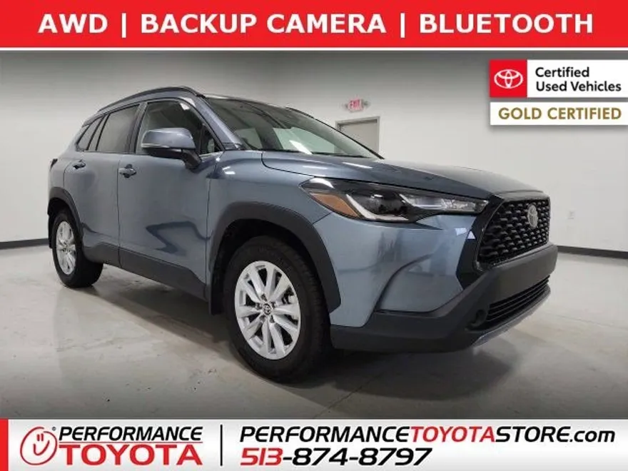 2022 Toyota Corolla Cross LE photo 1