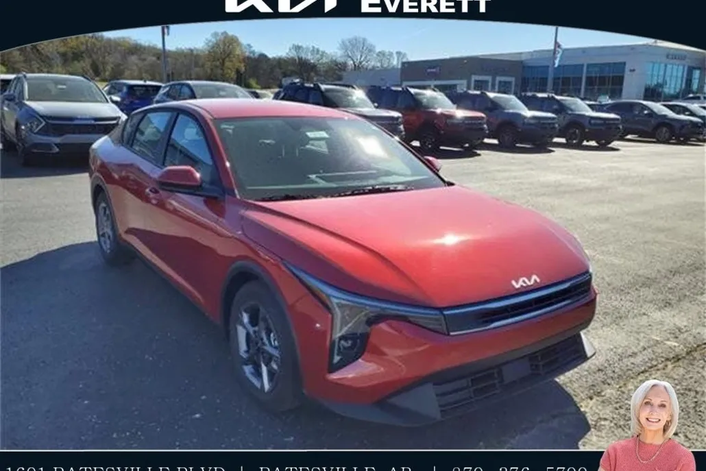 2025 Kia K4 LXS photo 1