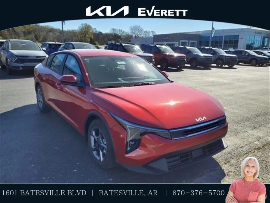 2025 Kia K4 LXS photo 1