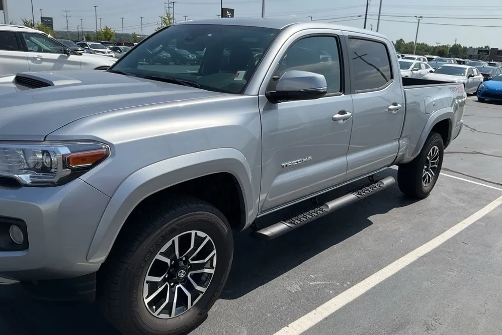 2023 Toyota Tacoma TRD Sport V6 photo 1