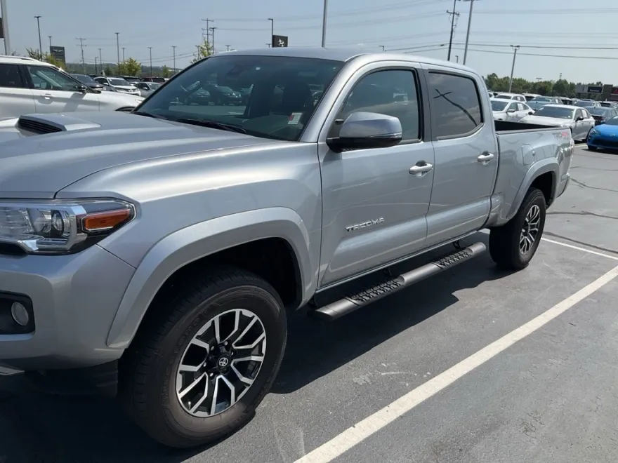 2023 Toyota Tacoma TRD Sport V6 photo 1