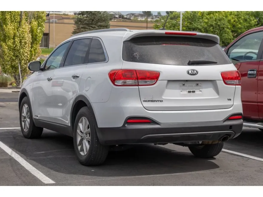 2016 Kia Sorento LX photo 1