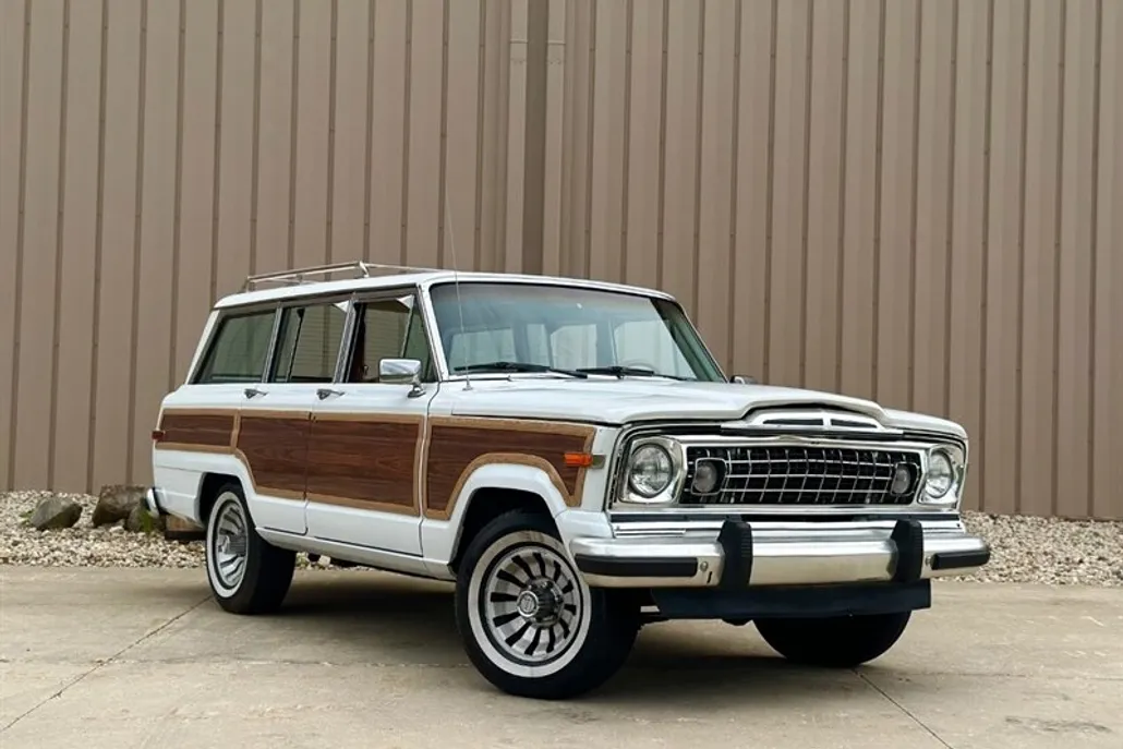 1984 Jeep Grand Wagoneer photo 1