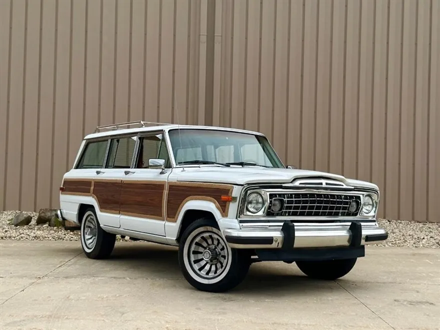 1984 Jeep Grand Wagoneer photo 1