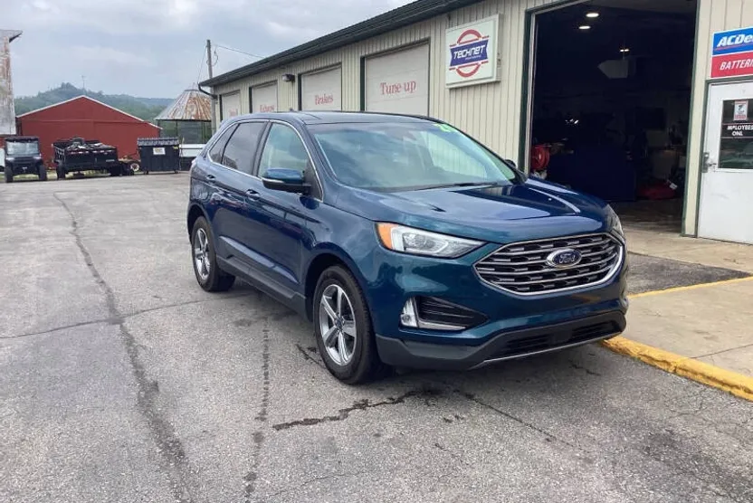 2020 Ford Edge SEL photo 1
