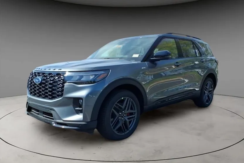 2025 Ford Explorer ST-Line photo 1