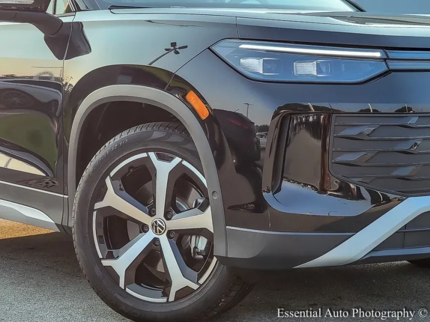 2025 Volkswagen Tiguan SE photo 1