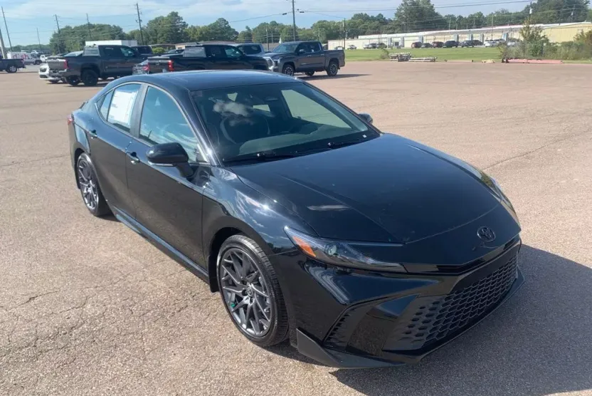 2026 Toyota Camry SE photo 1