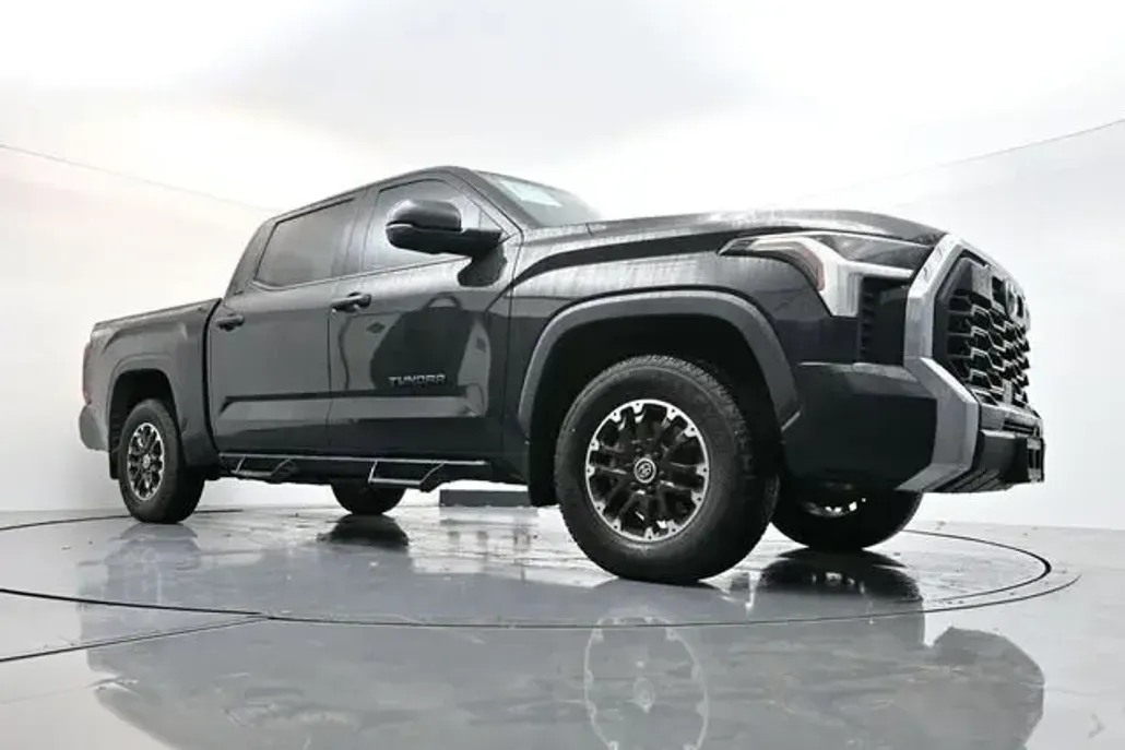 2022 Toyota Tundra SR5 CrewMax photo 1