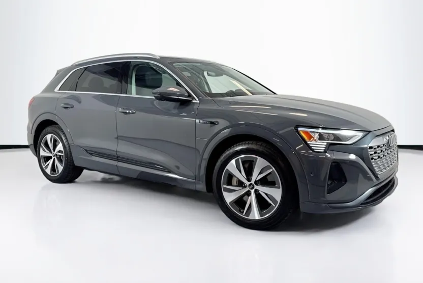 2024 Audi Q8 E-tron Premium Plus photo 1