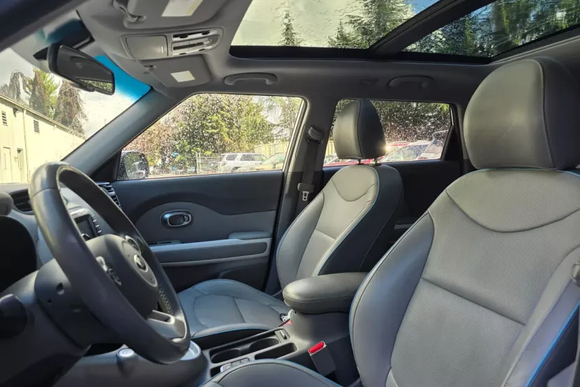2016 Kia Soul EV Plus photo 1