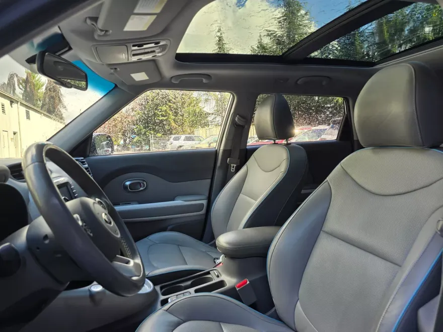 2016 Kia Soul EV Plus photo 1