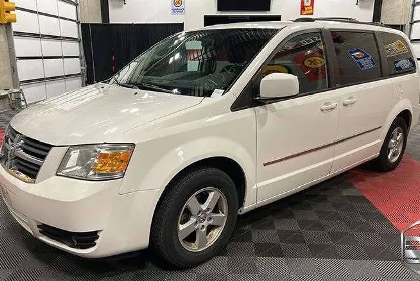 2010 Dodge Grand Caravan SXT photo 1